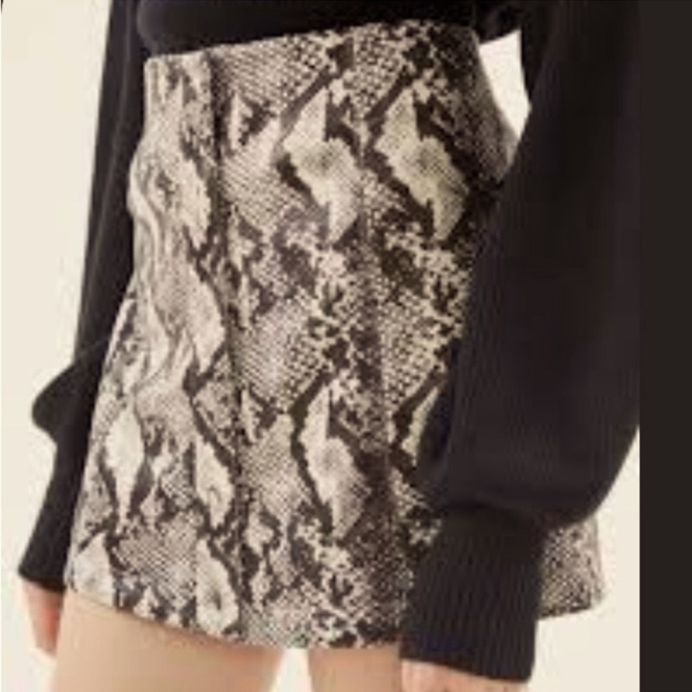 Urban Outfitters Snake Print mini Skirt Button Up Size M - Picture 2 of 11